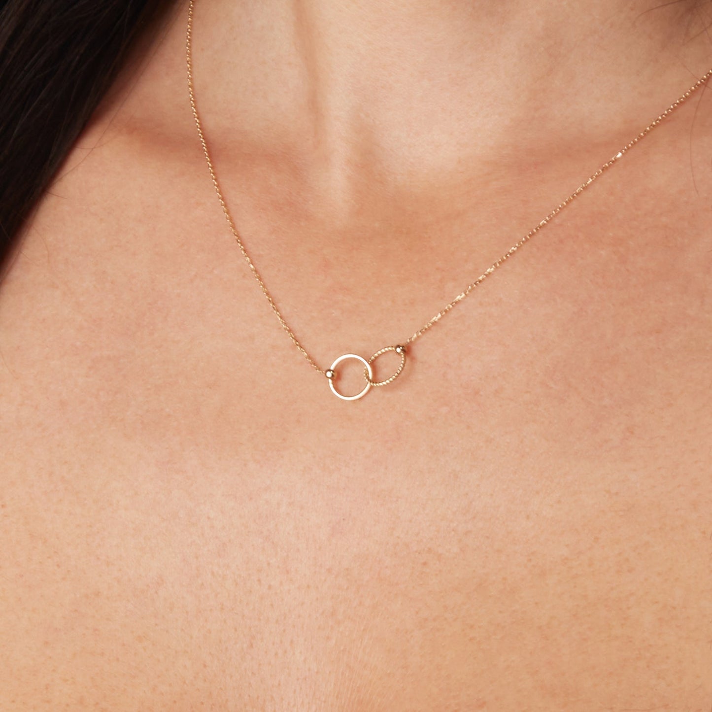 Intertwined Circles Necklace, Simple Necklace, Delicate Necklace, Charm Necklace, Goft For Mom, Gift For Her