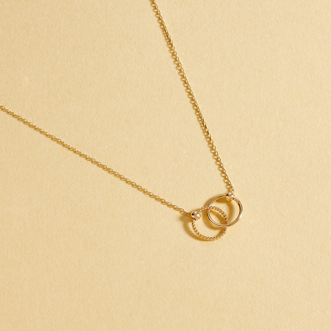 Intertwined Circles Necklace, Simple Necklace, Delicate Necklace, Charm Necklace, Goft For Mom, Gift For Her