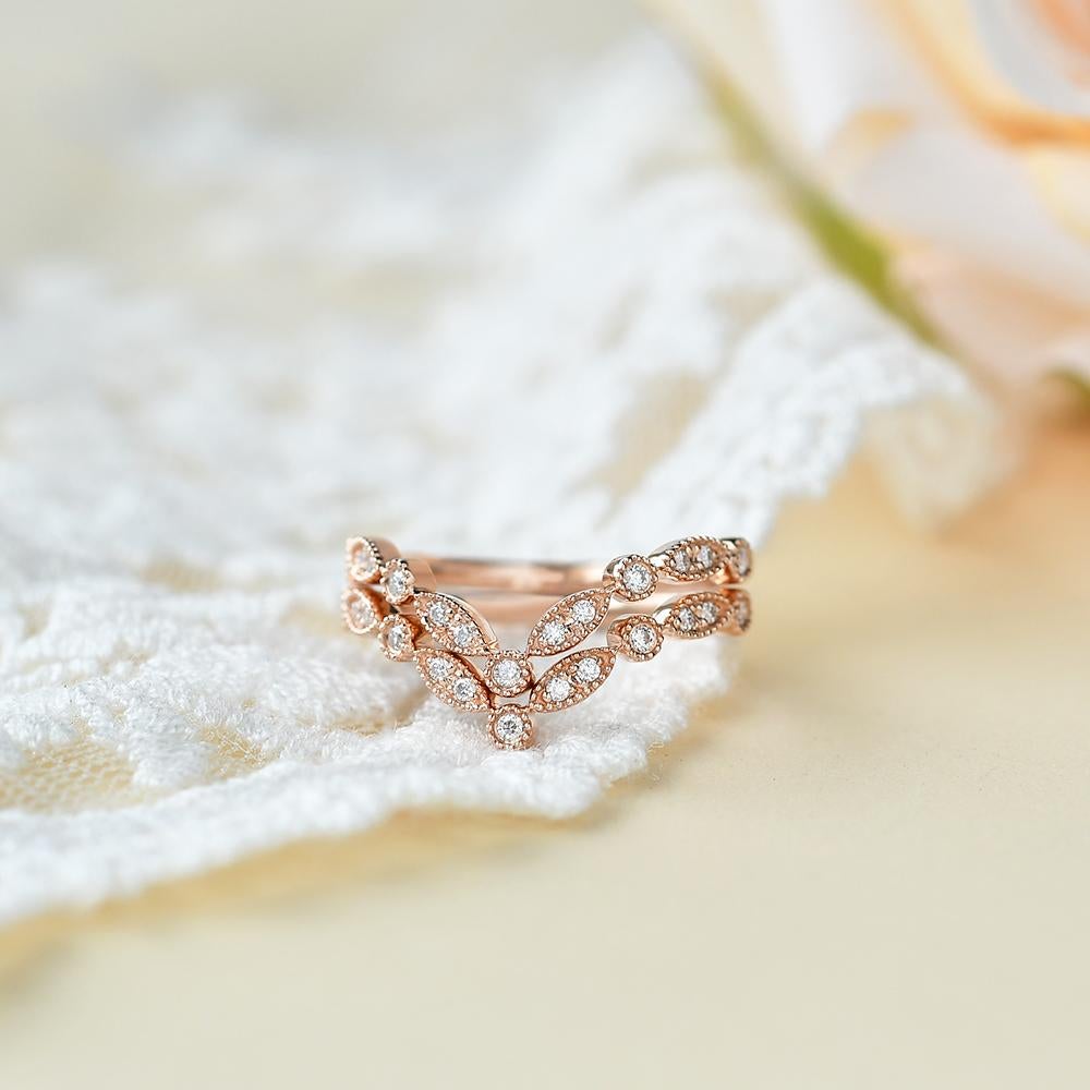 Round Brilliant Curved Vintage Style Set of 2 Wedding Band