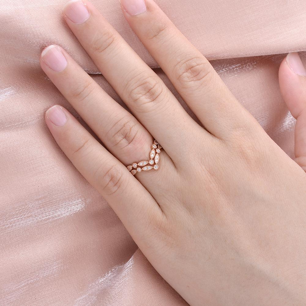 Round Brilliant Curved Vintage Style Set of 2 Wedding Band