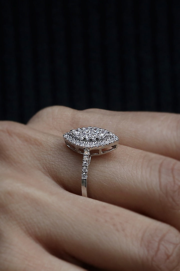 Pear Shape Round Cut Moissanite Diamond Engagement Ring For Her Minimalist Style