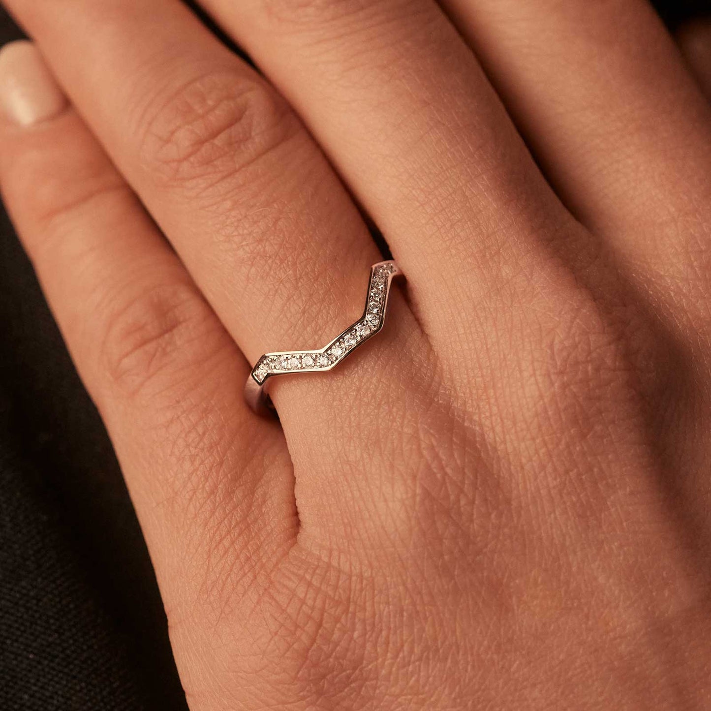 Round Diamond Shaped Moissanite Curved Wedding Band Promise Ring For Women's