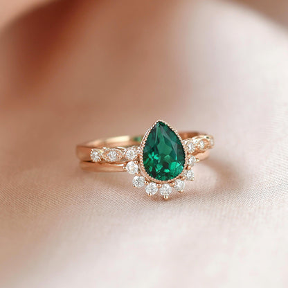 Pear & Emerald Migraine Vintage Signature Bridal Ring Set For Her