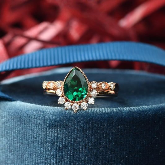 Pear & Emerald Migraine Vintage Signature Bridal Ring Set For Her